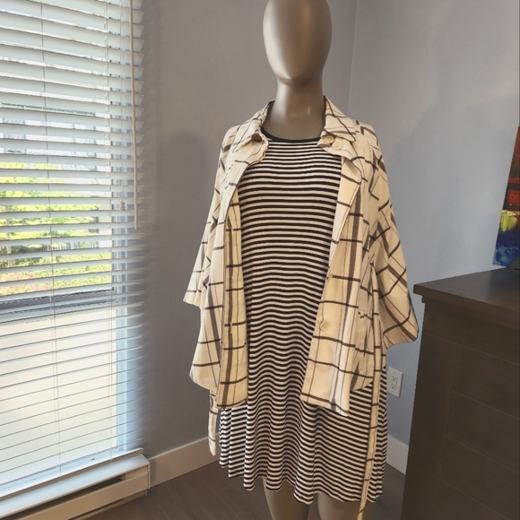 Plaid Cape - Picture 7 of 7